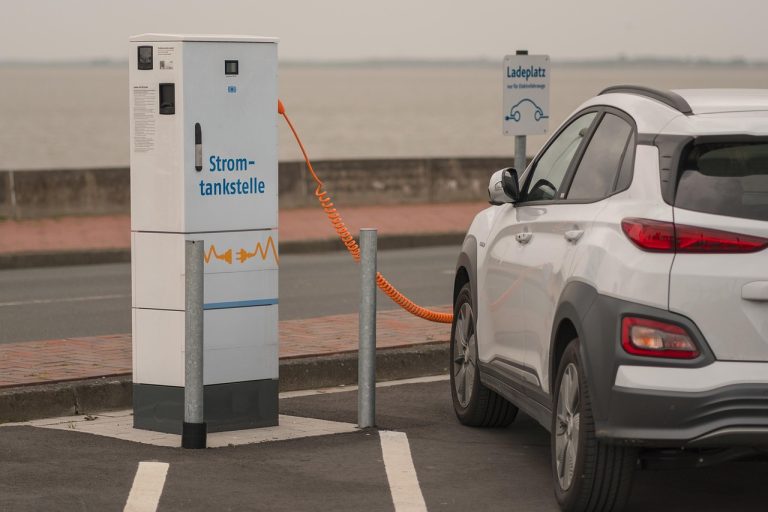 voiture électrique en charge