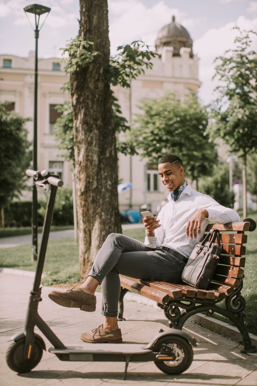 Trottinette électrique avec siège : prix, règles et choix